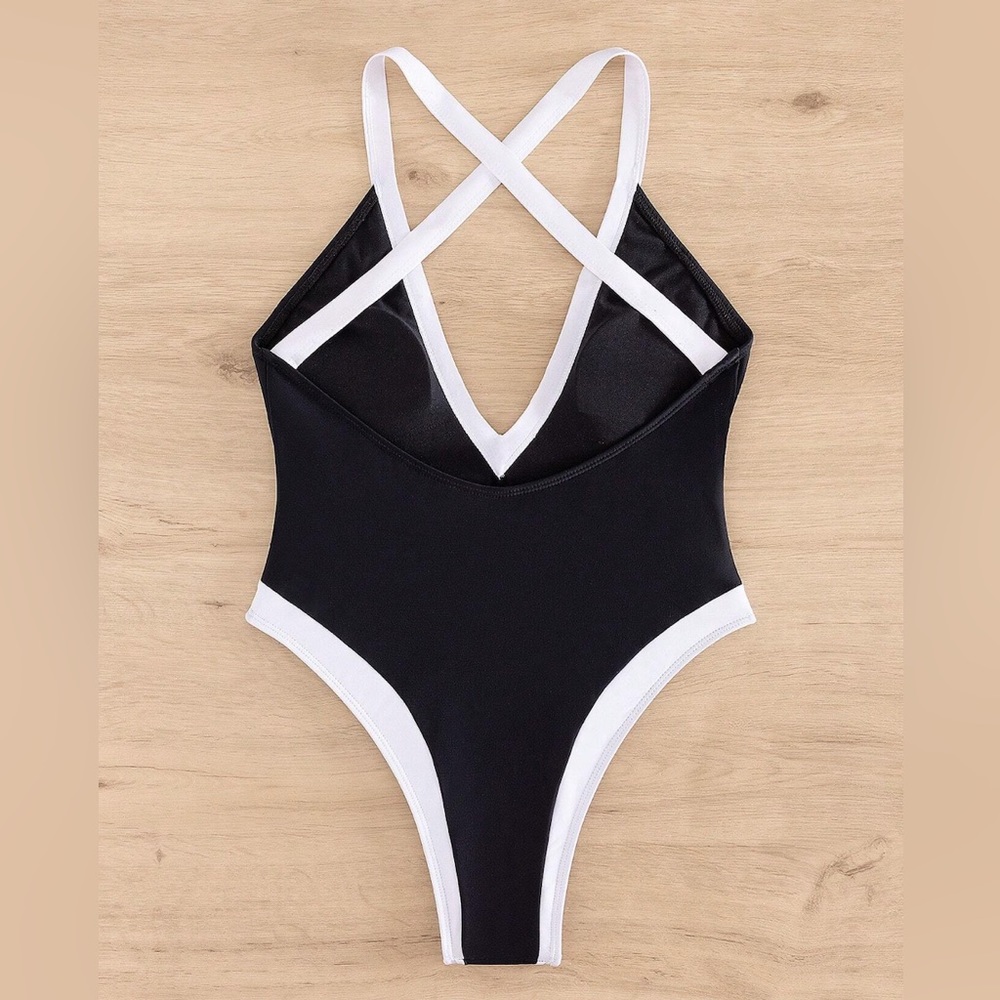 ๐ Deep V-Neck One-Piece Swimsuit - Picture 6 of 7